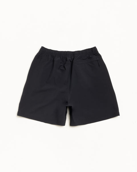 Sport Short Shorts dans le coloris Noir, taille élastique et poche arrière passepoilée zippée, tissu performant unisexe