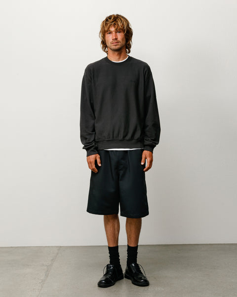 Baggy Beach Short Unisex Regular Fit In Black, Knee-Length, Worn By Model