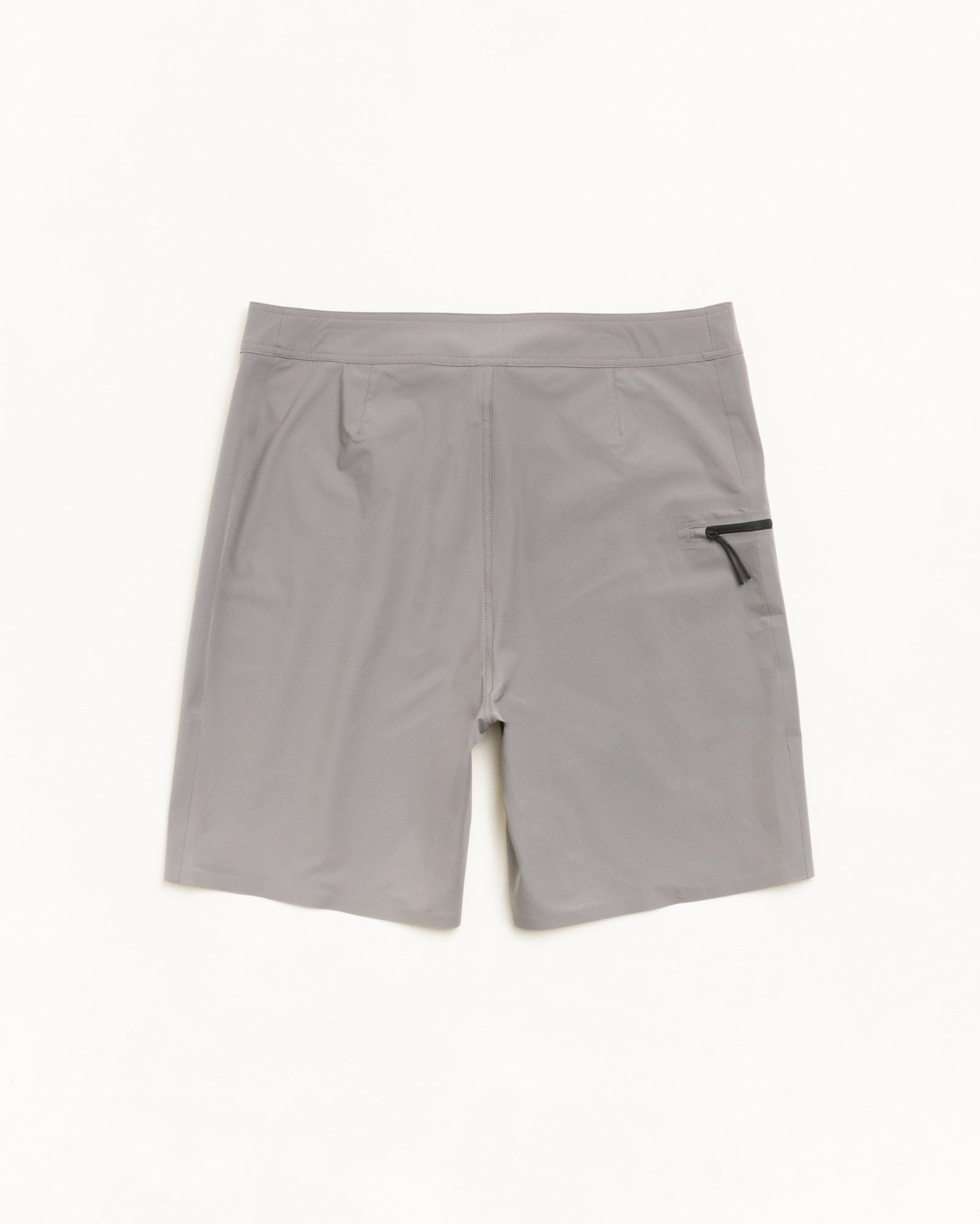 Peak Board Short unisexe gris en nylon stretch avec poche latérale zippée, vue de dos