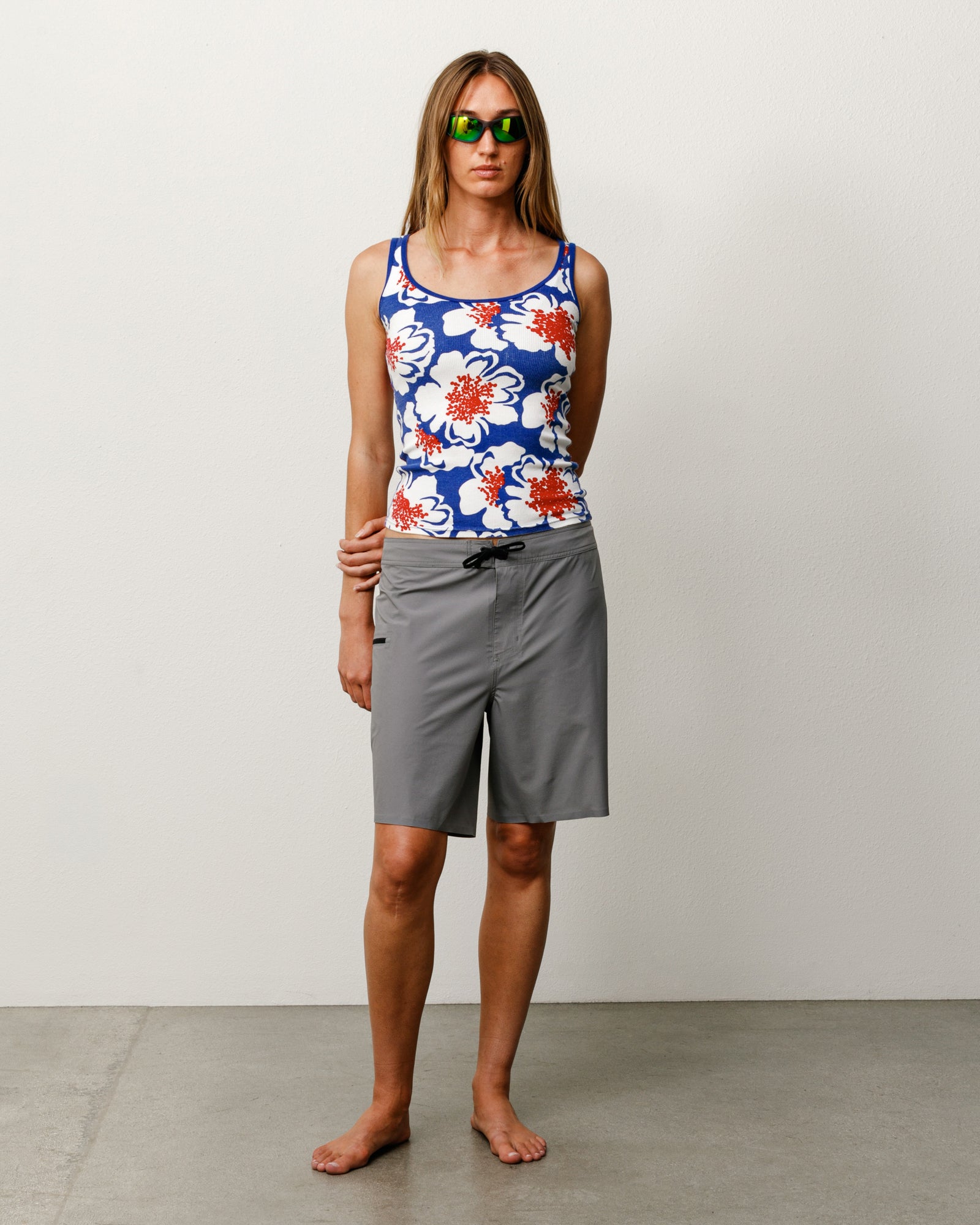 Peak Board Short en gris, boardshort unisexe en nylon stretch avec taille à cordon
