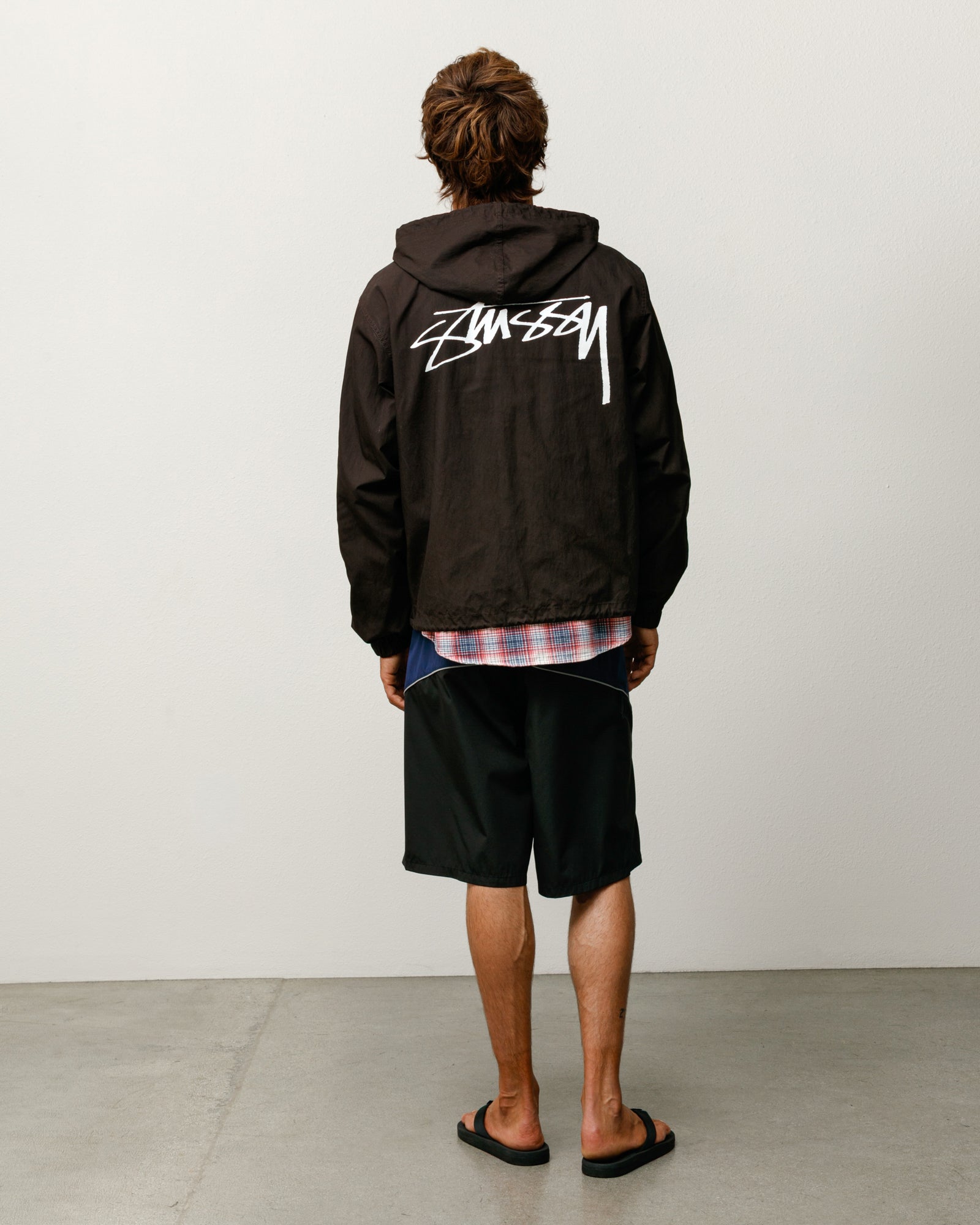 Cove Board Short Boardshort dans la couleur Noir, avec panneaux contrastés et passepoils