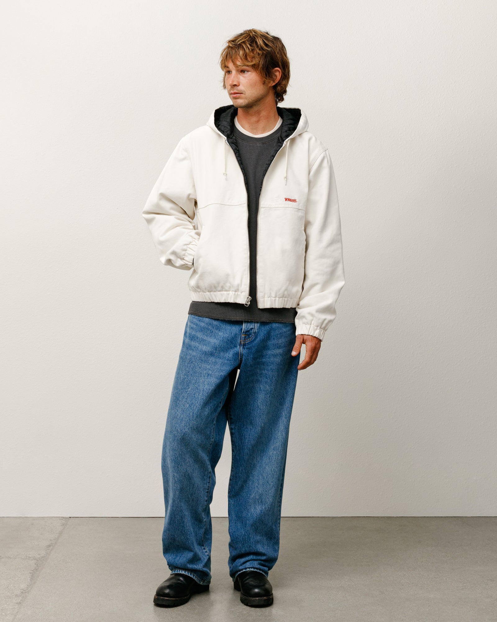 https://eu.stussy.com/cdn/shop/files/115716_BONE_3_da9dbae3-1278-4b31-b519-9c3f945cd2dc.jpg?v=1760538764
