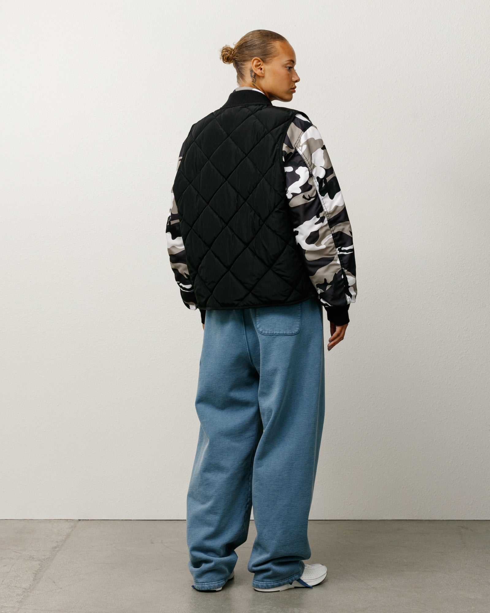 STUSSY DIAMOND QUILTED VEST ブラック　サイズXL Elevate Your Style with the Stussy Diamond Quilted Vest