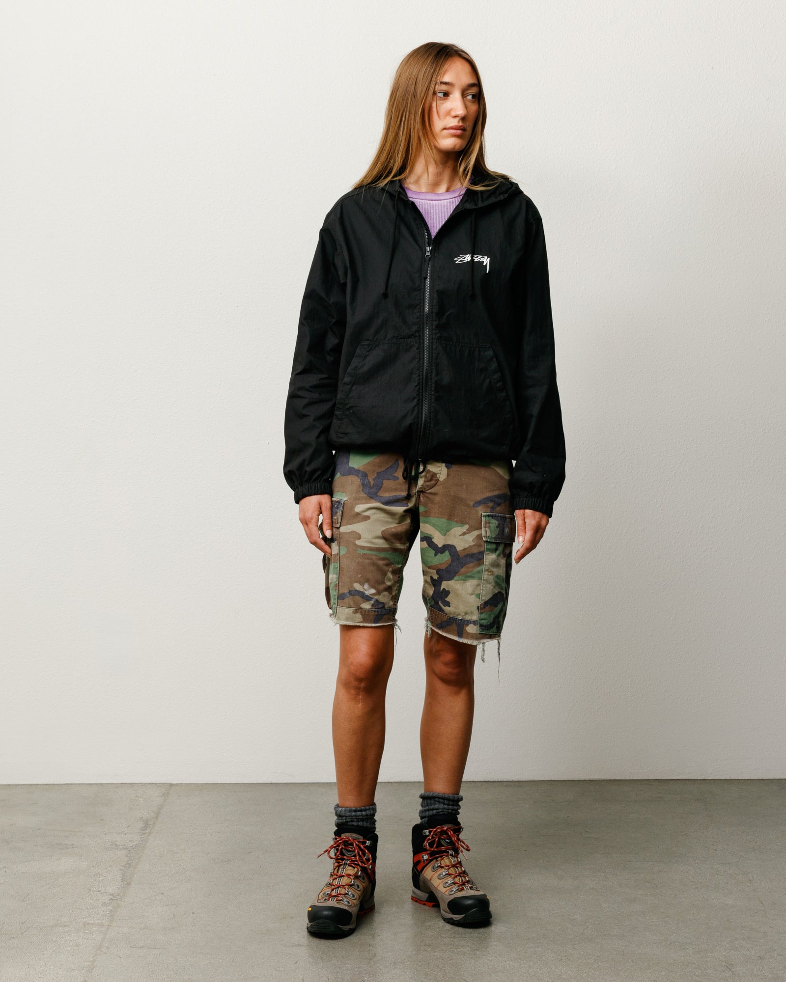 Veste Beach Shell en coton ciré Stüssy noire, à capuche et logo poitrine