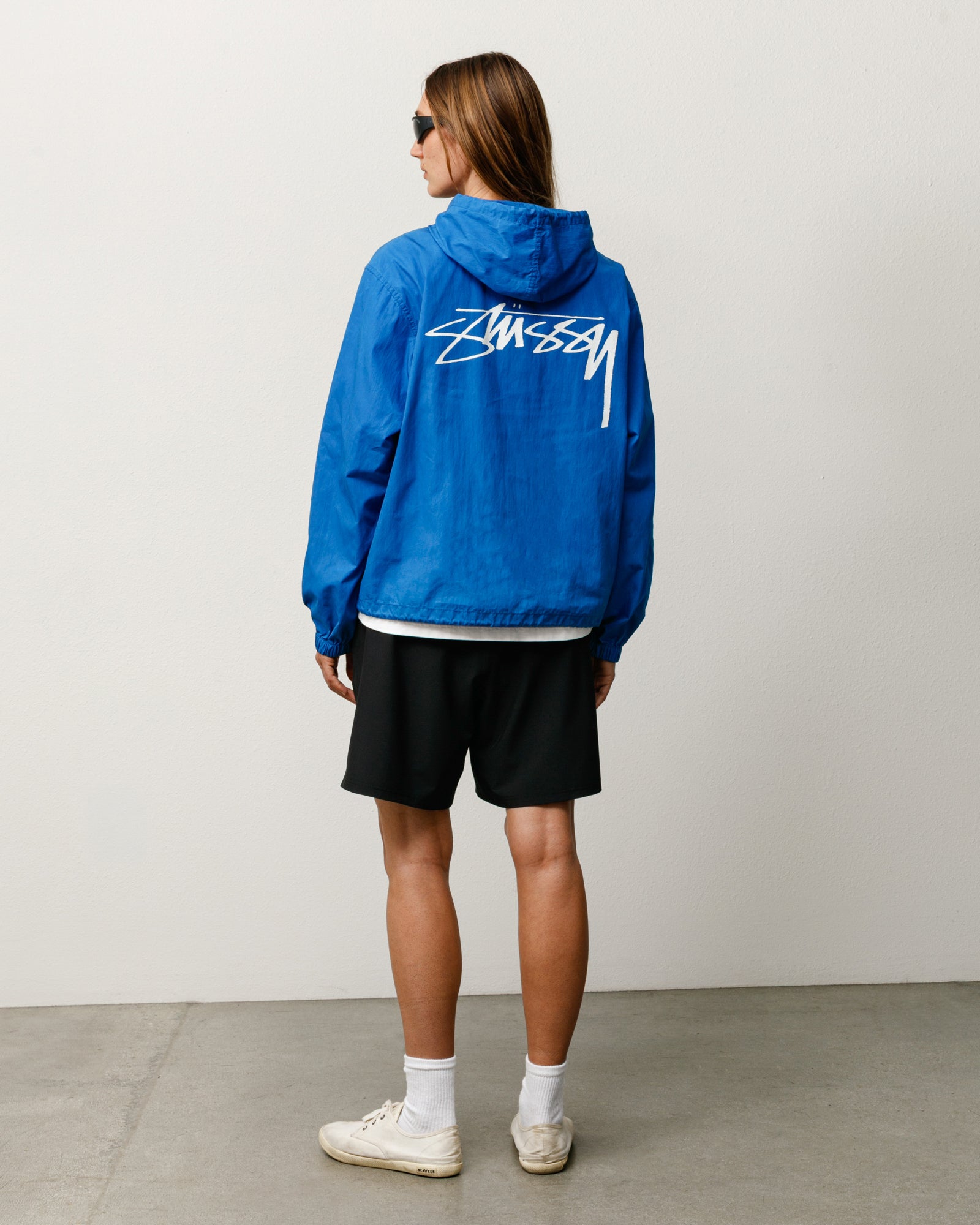 Veste Stüssy WAXED COTTON BEACH SHELL en coton ciré dans la couleur Bleu