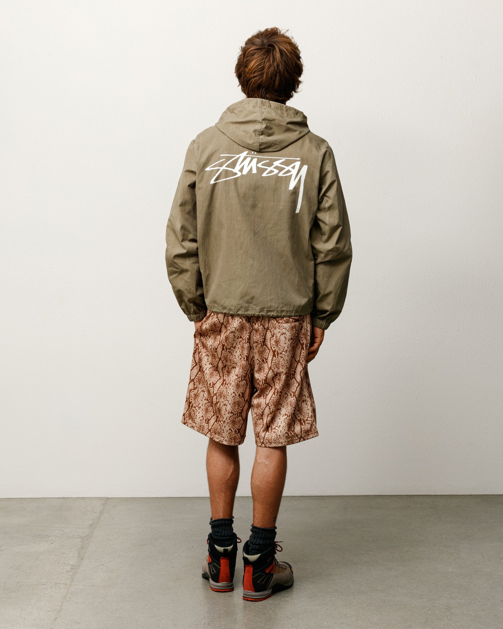 Veste Waxed Cotton Beach Shell en Olive, coupe décontractée avec capuche