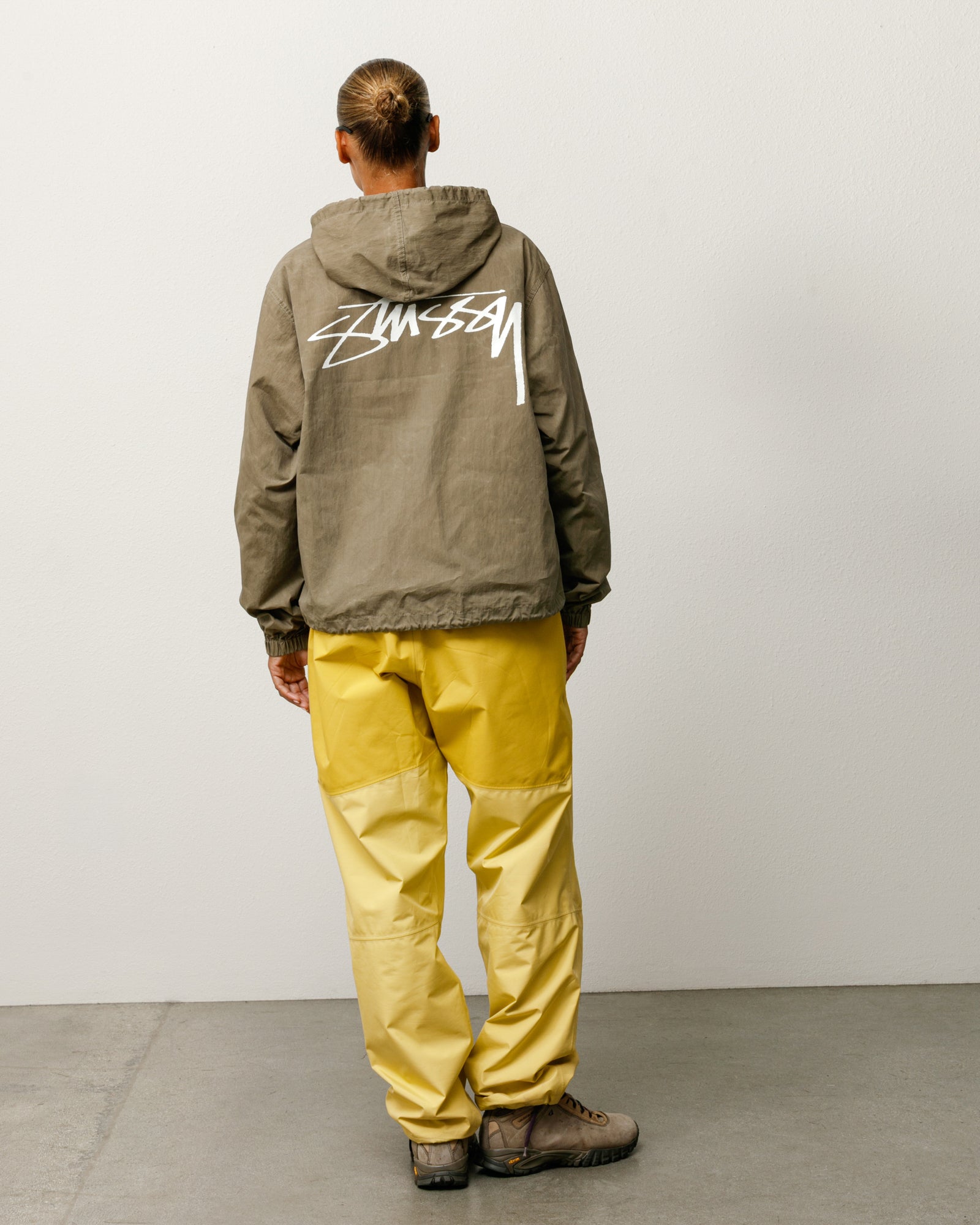 Veste Beach Shell en coton ciré dans le coloris vert olive Stüssy