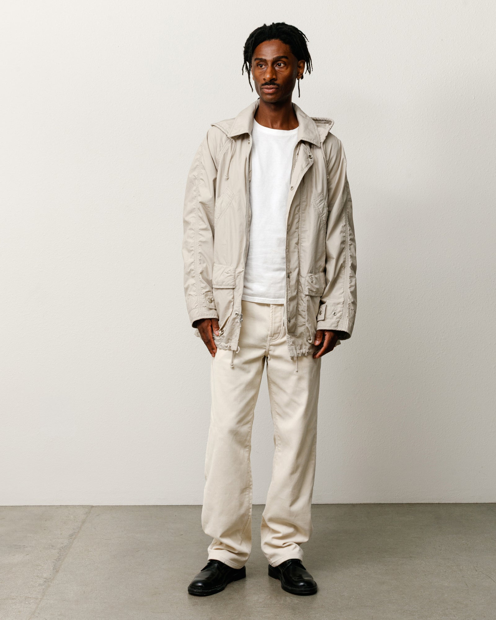Lightweight Field Parka Vêtements d'extérieur en coloris Stone, coton délavé coupe relax, capuche amovible.