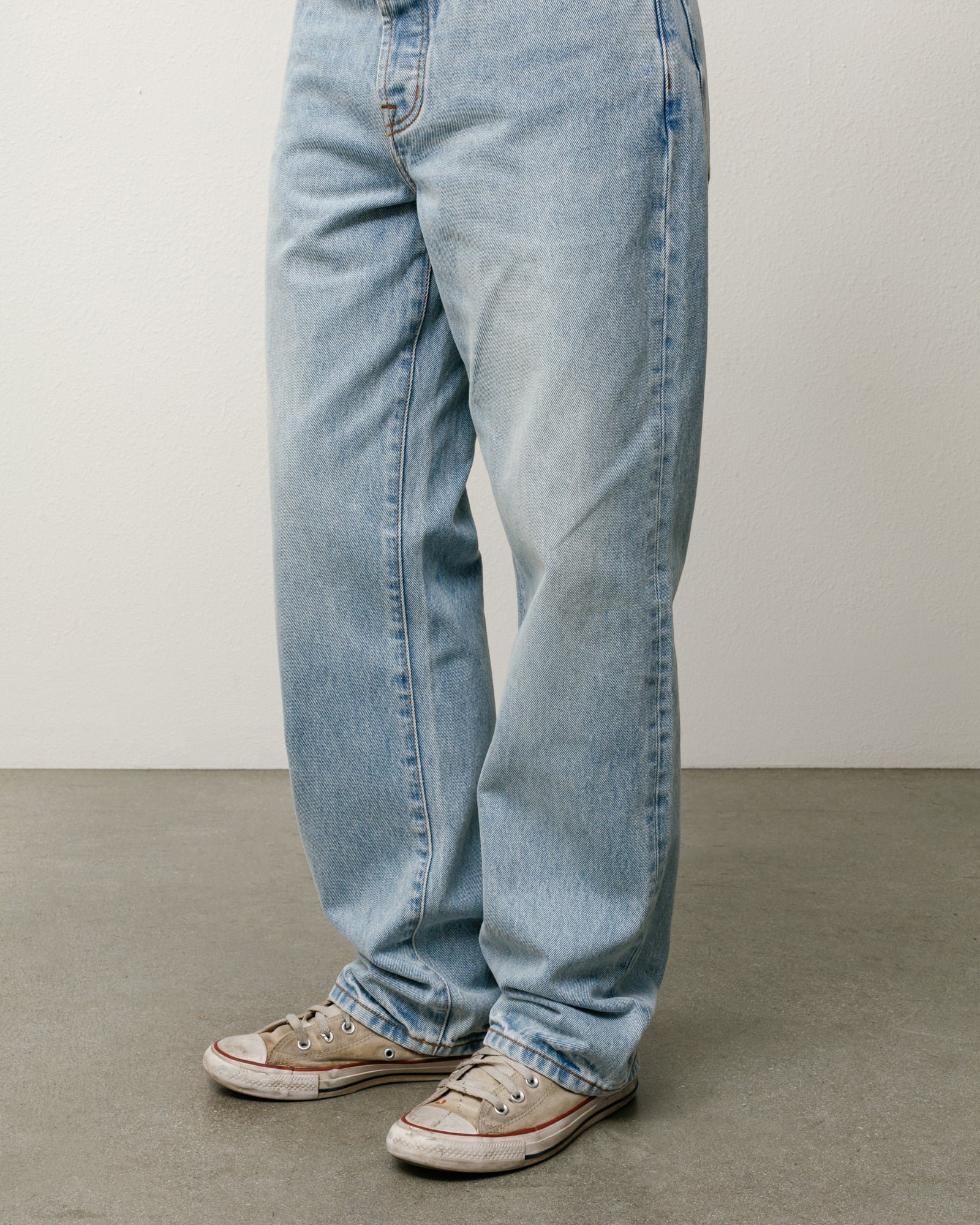 New Classic Jean Denim Jean droit unisexe dans le coloris Light Wash Indigo