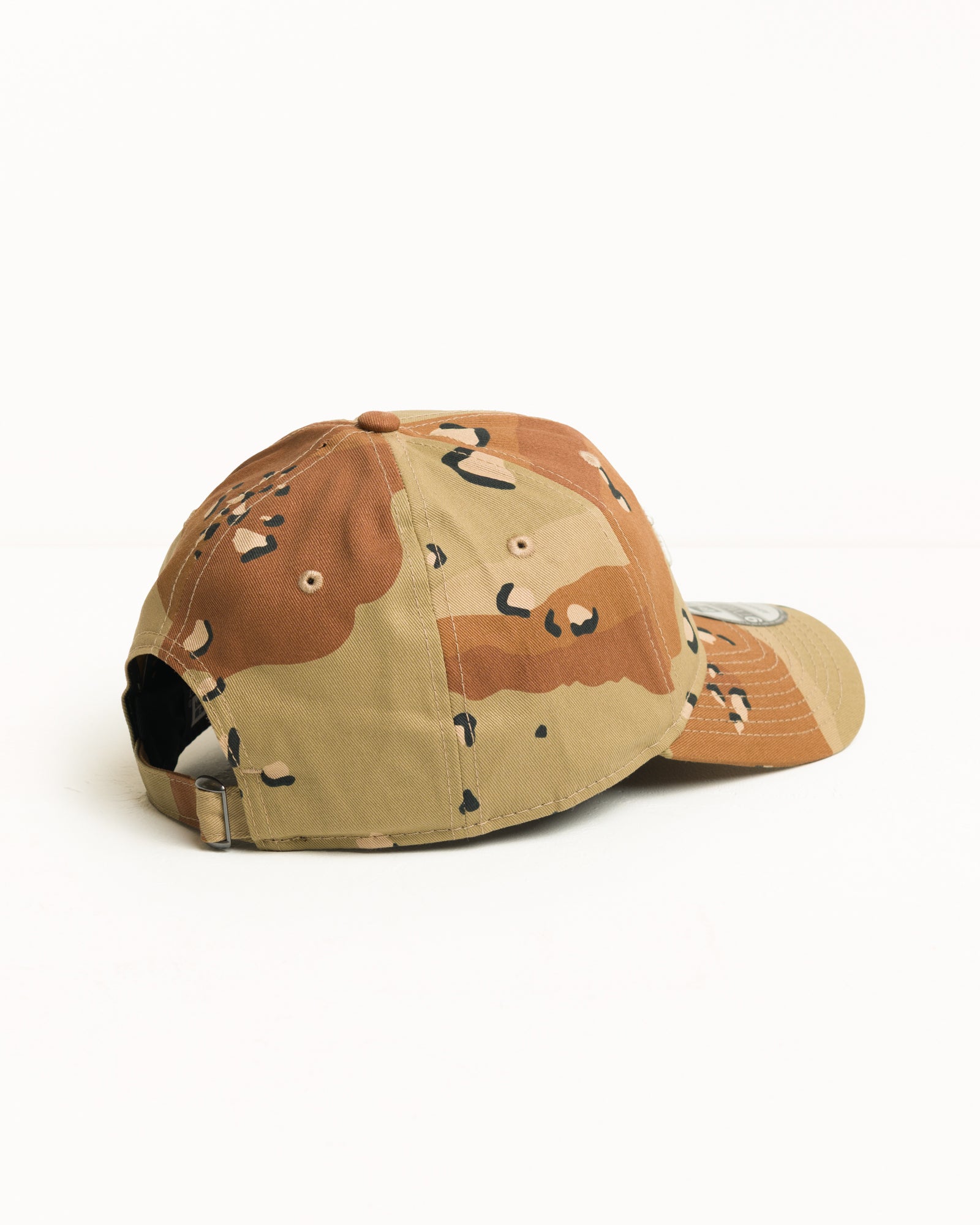 9TWENTY BASIC CAP casquette de baseball dans le coloris Desert Camo avec fermeture à sangle