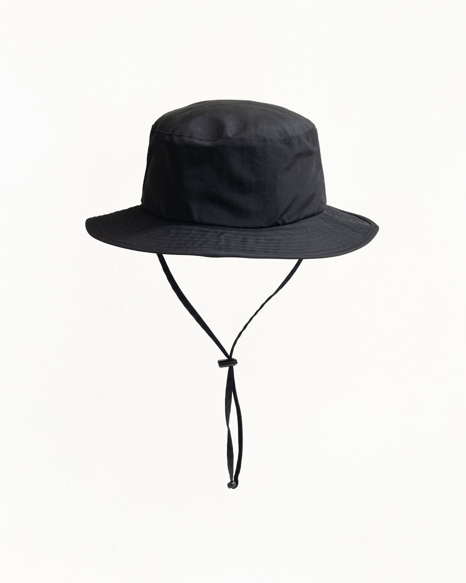 Basic Boonie Hat Unisex aus schwarzem Nylon mit verstellbarem Kinnriemen