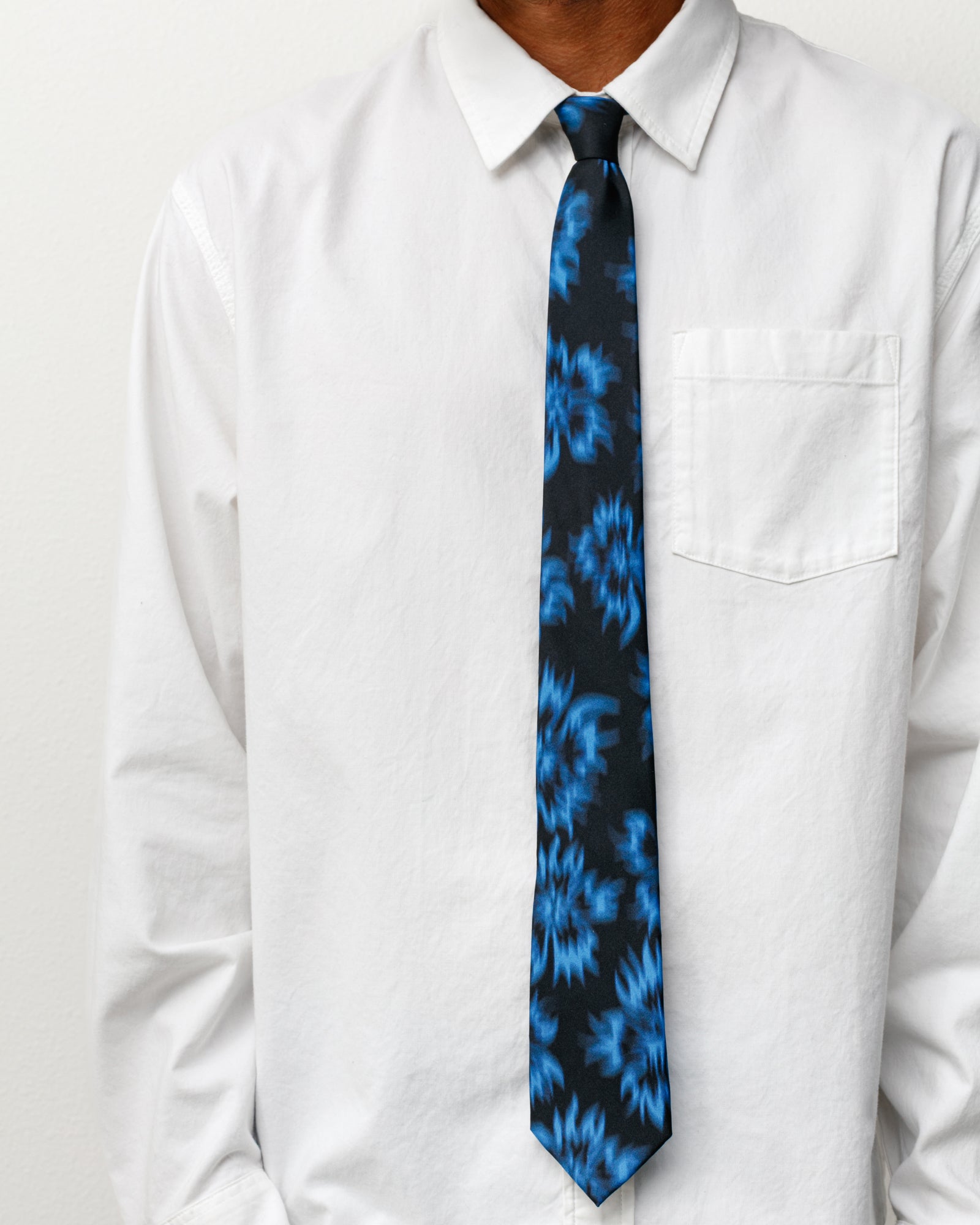 MOTION FLOWER TIE