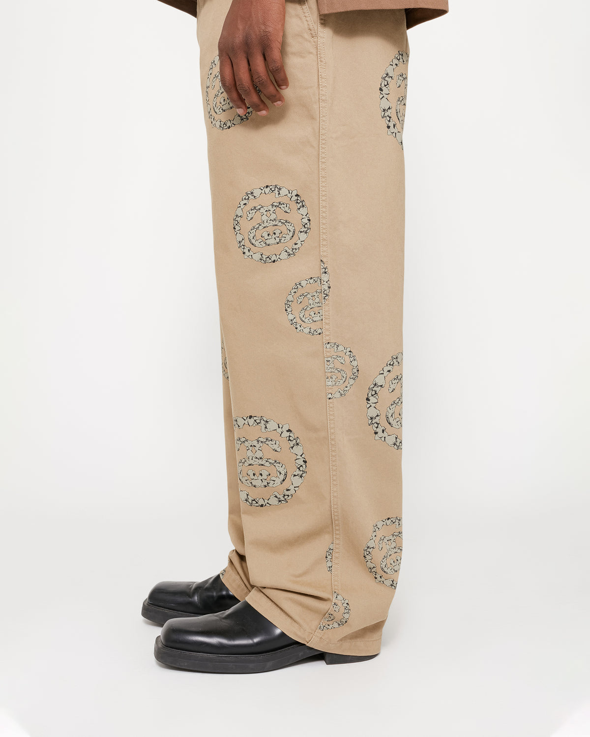 Stüssy & Denim Tears SS Wreath Chino in khaki – Stüssy Europe