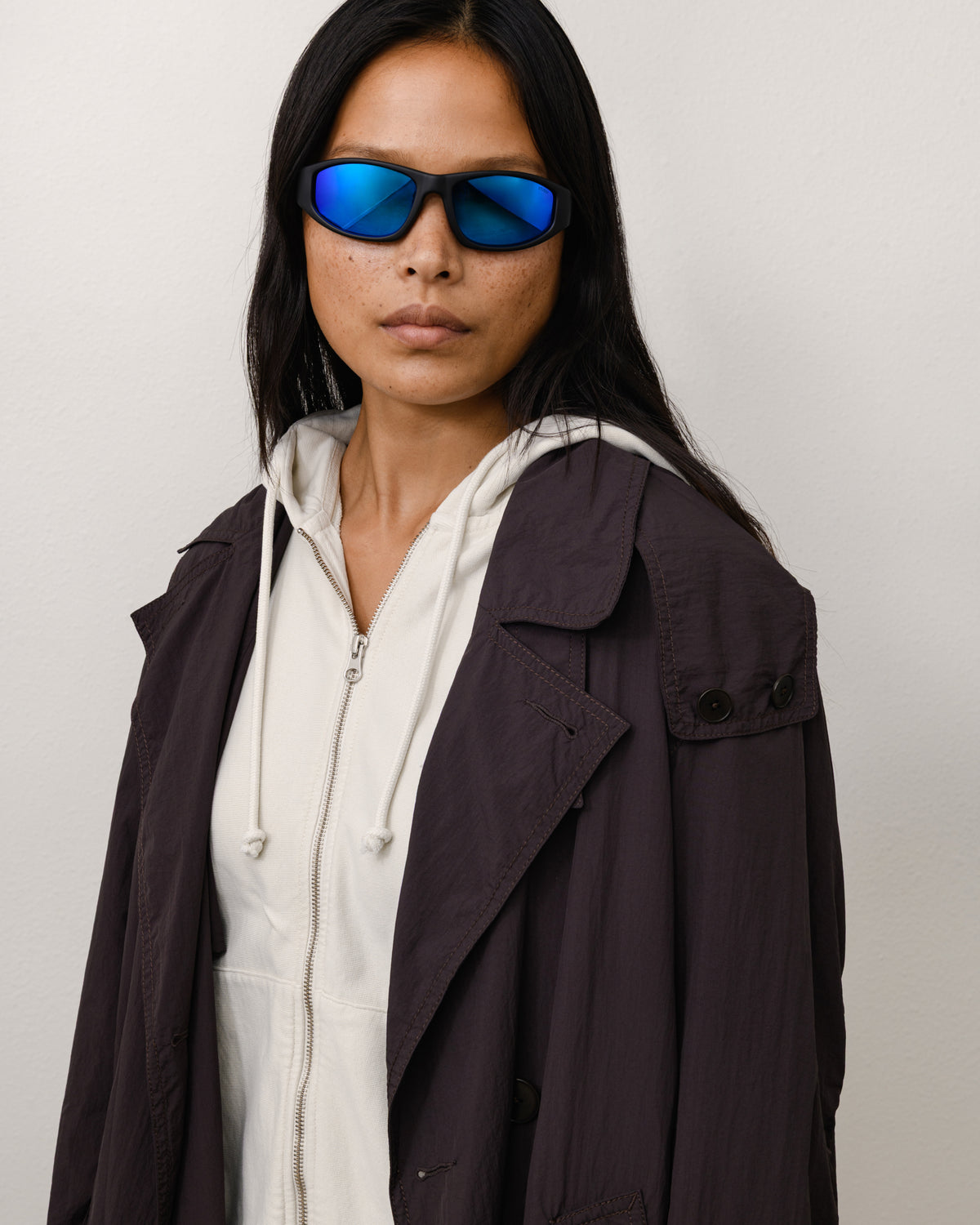 Leslie Sunglasses Unisex In Matte Black Rubber/blue Mirror